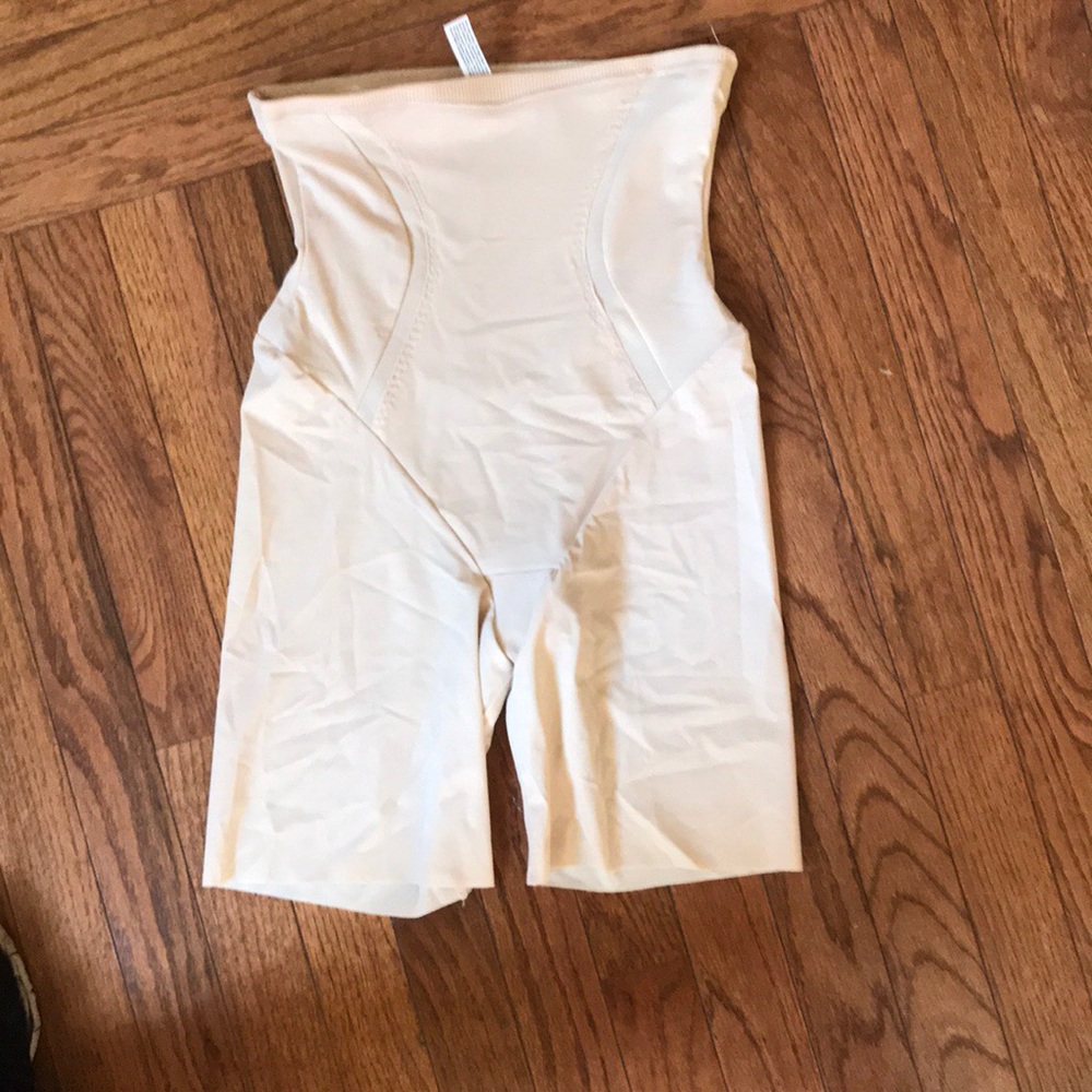 NEW,Maidenform, high waist, thigh slimming, brand new!